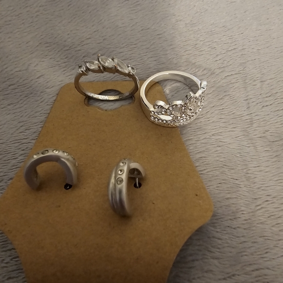 Crown Ring, Rhinestone Ring & Earrings - Picture 5 of 5